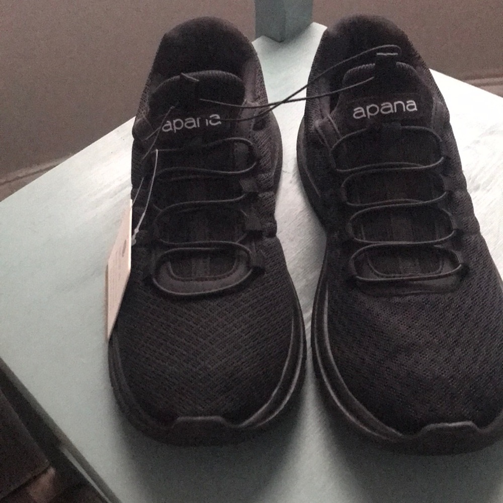 Apana Women’s Black Athletic Shoes